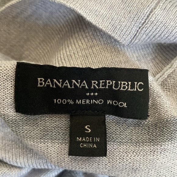 Banana Republic Women's Turtleneck Gray Striped Merino
Wool Sweater - Picture 6 of 6